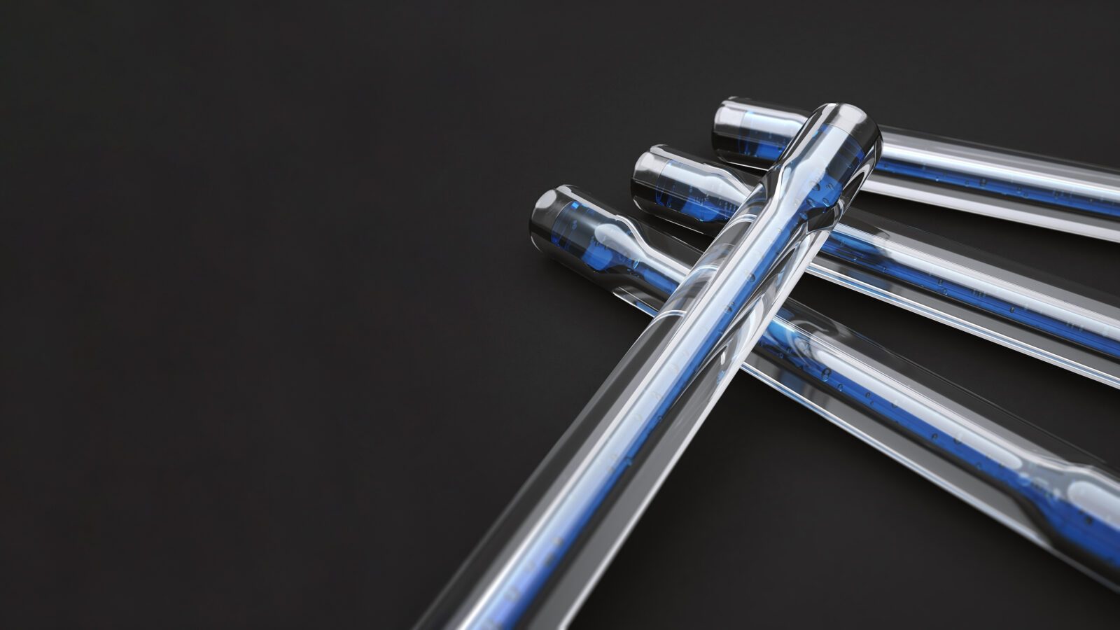 DNA Speicherampullen 4 DNA Ampullen mit bläulicher Flüssigkeit werden im Detail gezeigt.