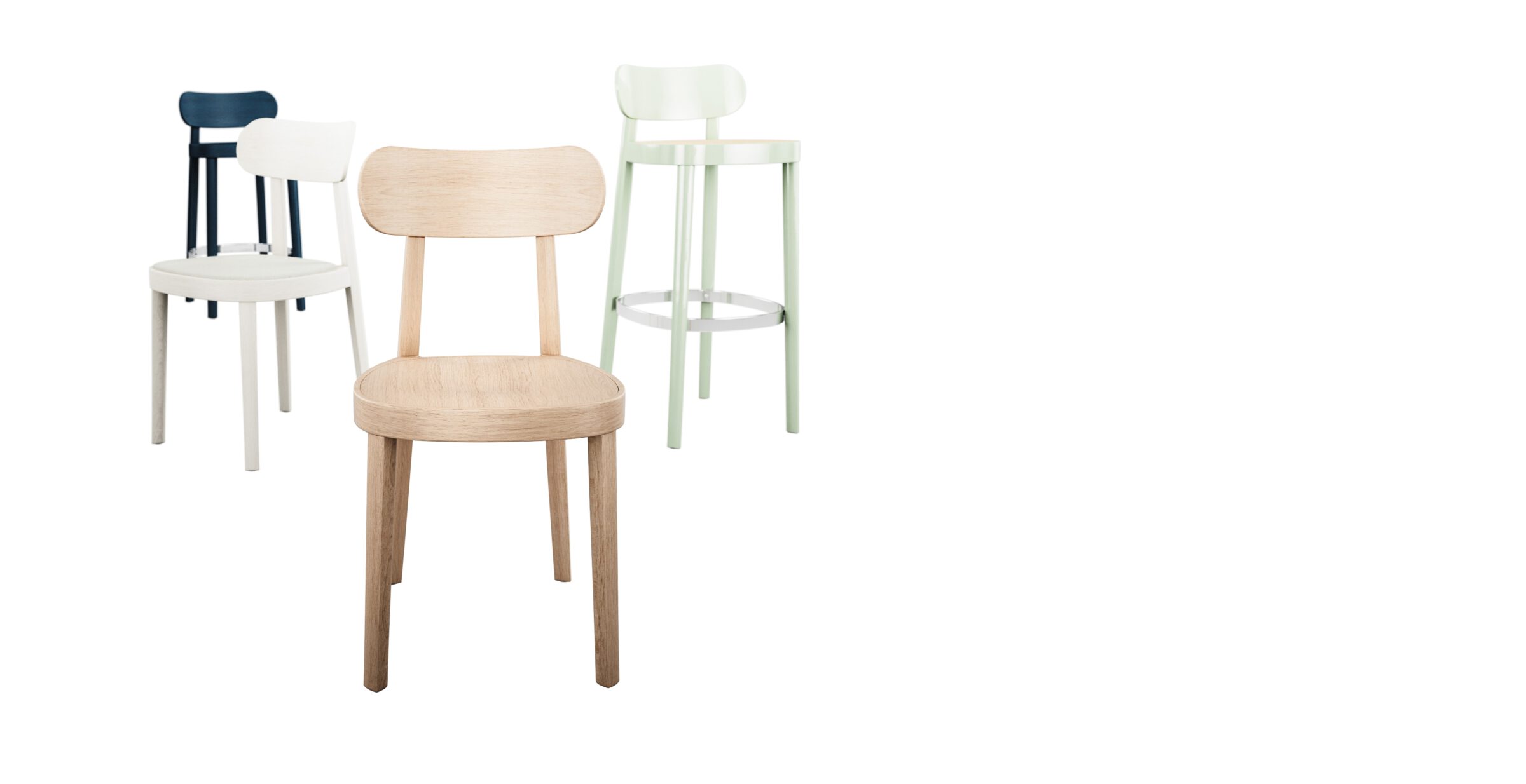 Ansicht von 3 Thonet 118 in verschiedenen Farben und Ausführungen