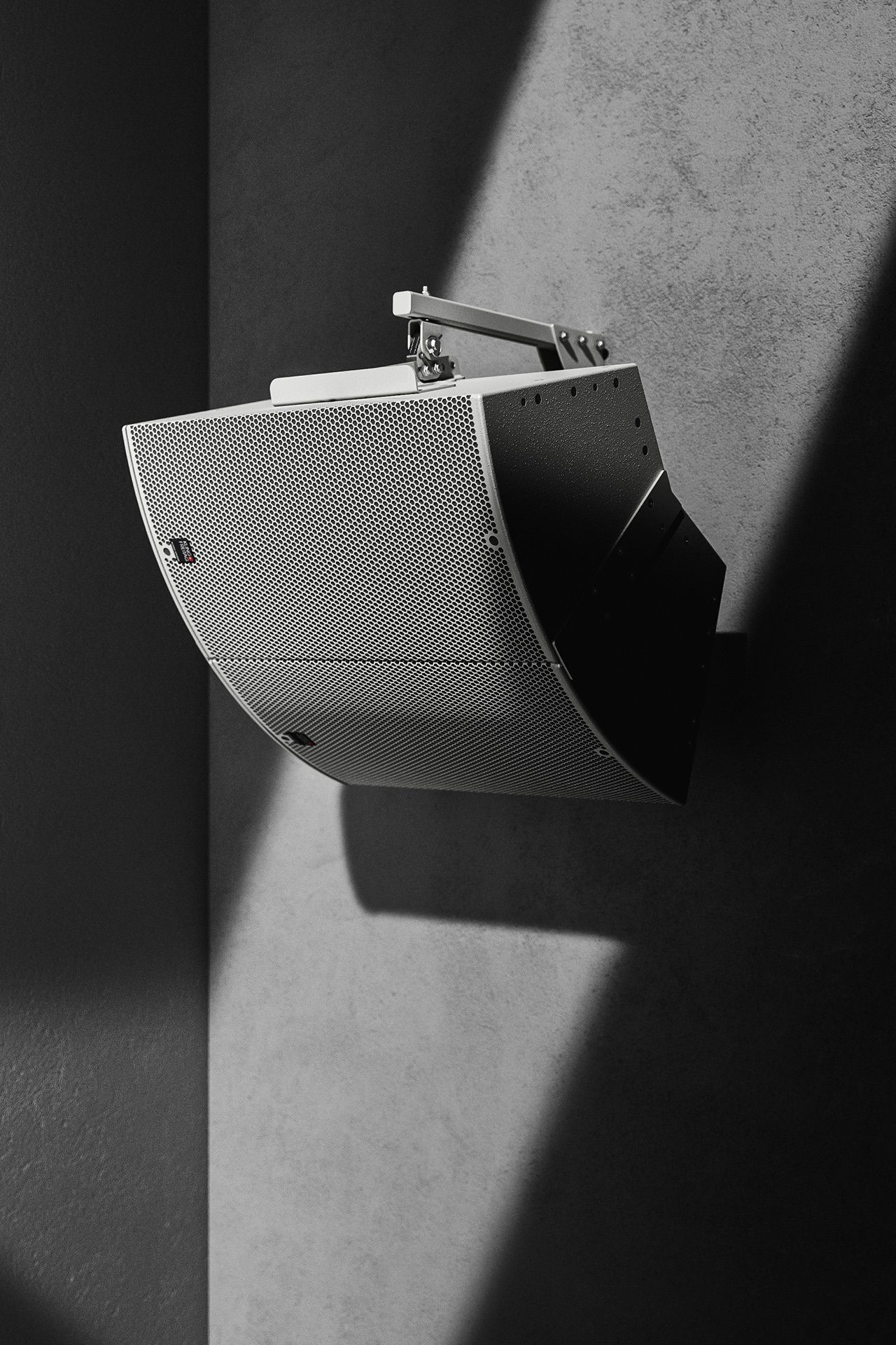 K&F Spectra 212i Detail 01 K&F Spectra 212i im Zweierverbund mit Wandmontage, hängend