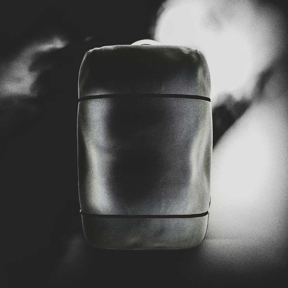 Rendering eines Rucksacks vor Nebel